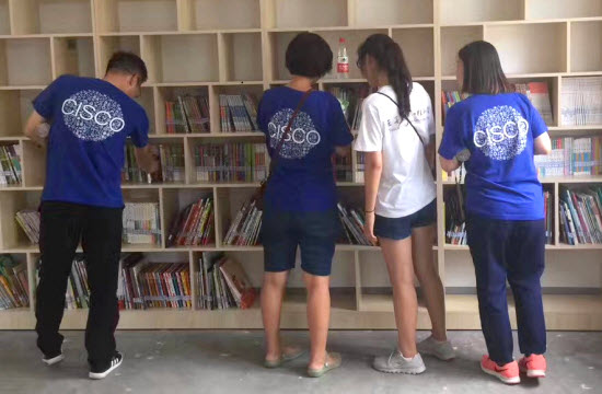 Cisco China volunteers working at a rural school.