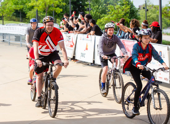 Jim with his children Emma, Matt, and Grace at the ADA Tour de Cure Chicagoland Ride 2019.
