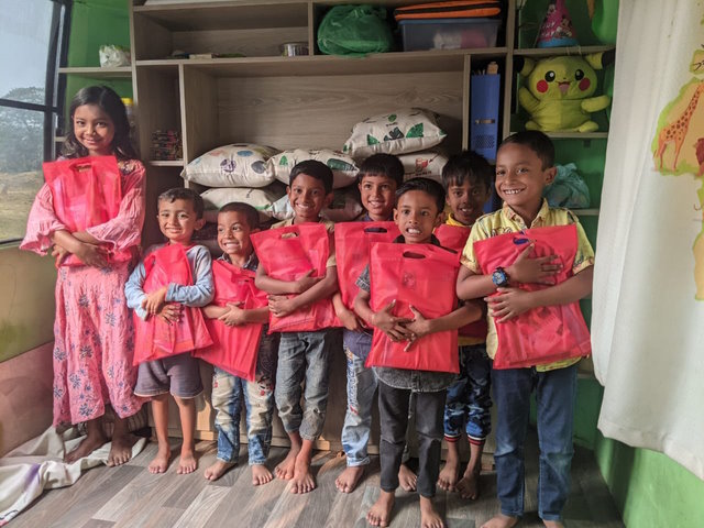 Children at a local school in Dhaka, Bangladesh with stationery gifted by Cisco volunteers.