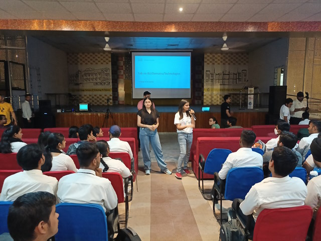 Rashmi (right) shares her  experience working at Cisco with Gyan Ganga College of Technology students in  2022.